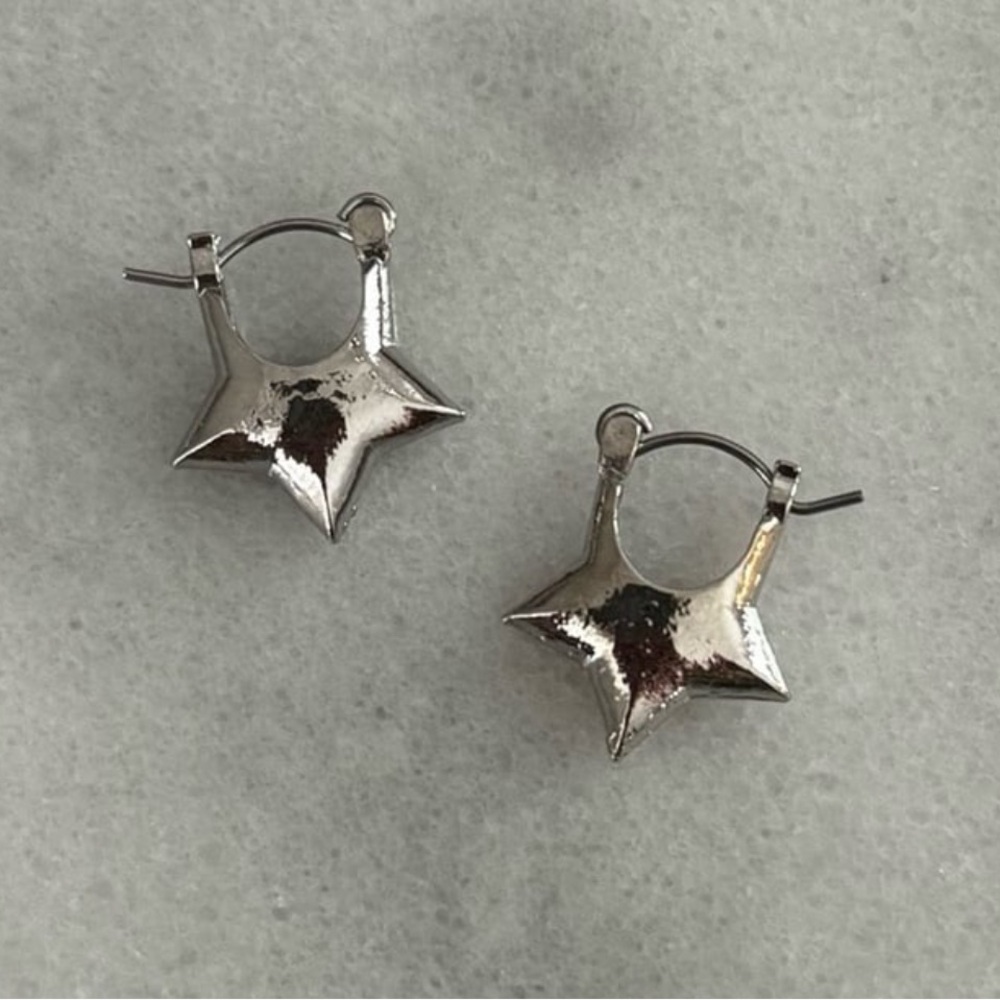 Silver Star Rustic Bubble Hoop Earrings Brand New

Stainless Steel

Brand New